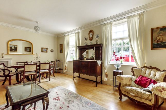 18 Bracken Hall,, Bracken Place, Southampton photo 4