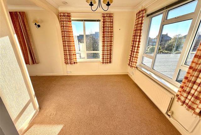3, Falmer Close, Worthing photo 4