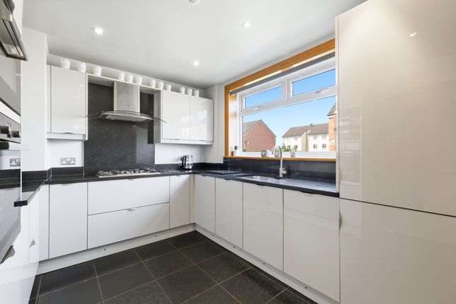 2 Robb Terrace, Kirkintilloch, Glasgow photo 5