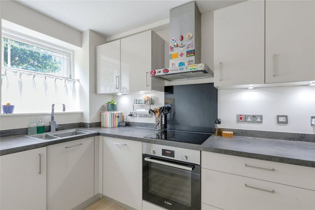24, Nevinson Close, London photo 2