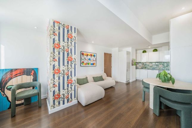 103 Lumiere Apartments, 58, St. John's Hill, London photo 4