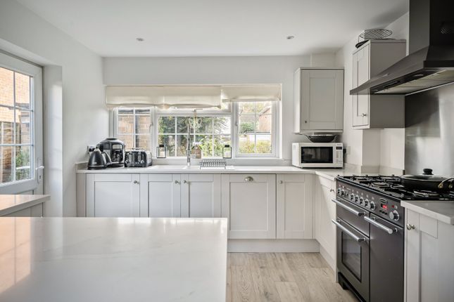 11, Woodside Avenue, High Wycombe photo 2