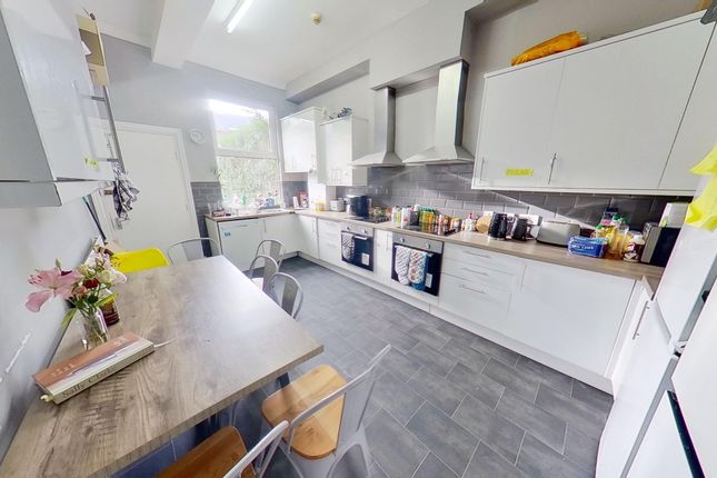 15 Brudenell Road, Leeds photo 2