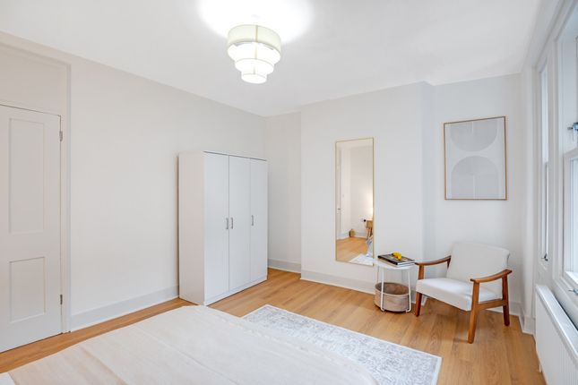 53 Waleran Flats, Old Kent Road, LONDON photo 4