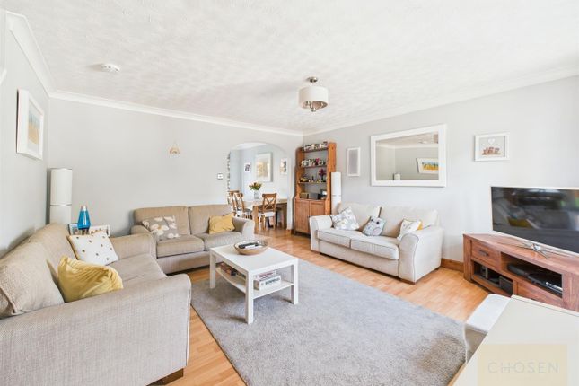 17, Lilac Way, Gloucester photo 3