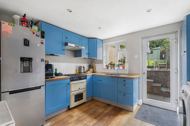 17, Spillmans Road, Stroud photo 4