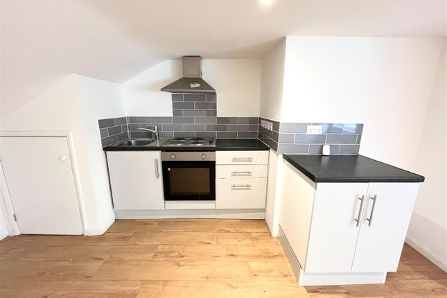 Flat to rent in Caves Road, St. Leonards-On-Sea