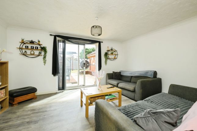 26, Coltsfoot Drive, Peterborough photo 4