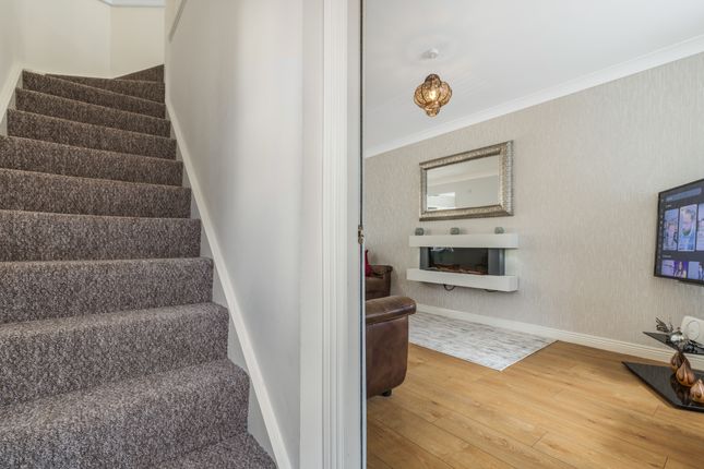 7 Milldam Road, Caldercruix, Airdrie photo 4