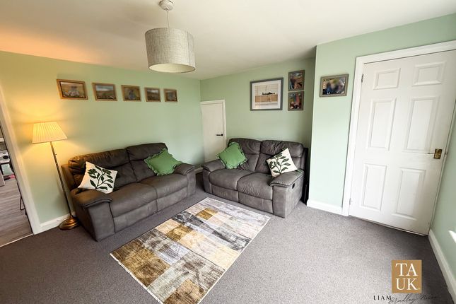 30, Cheviot Close, Rochdale photo 4