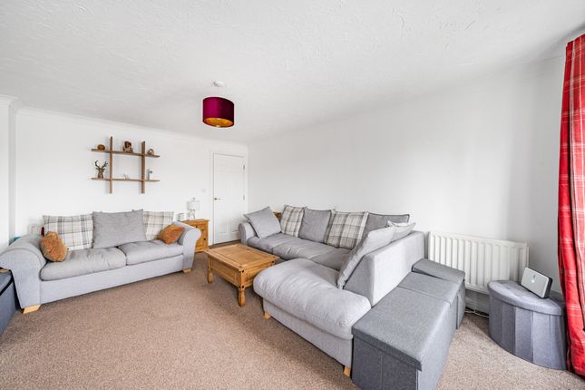 Town house for sale in Berry Way, Andover
