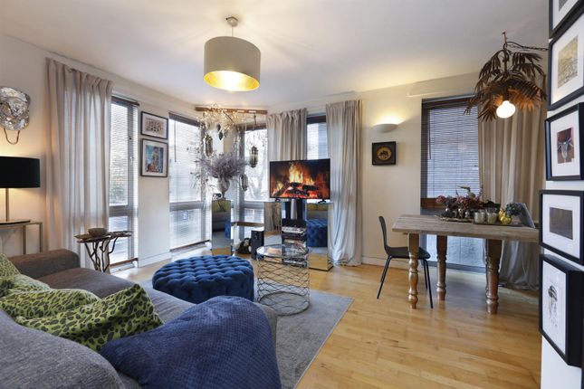 Flat for sale in New Kent Road, London