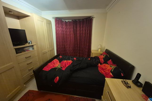 17, Mordon Road, Ilford photo 2