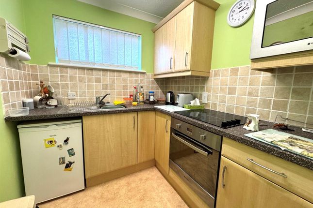 Flat 39, Jenner Court, Stavordale Road, Weymouth photo 4