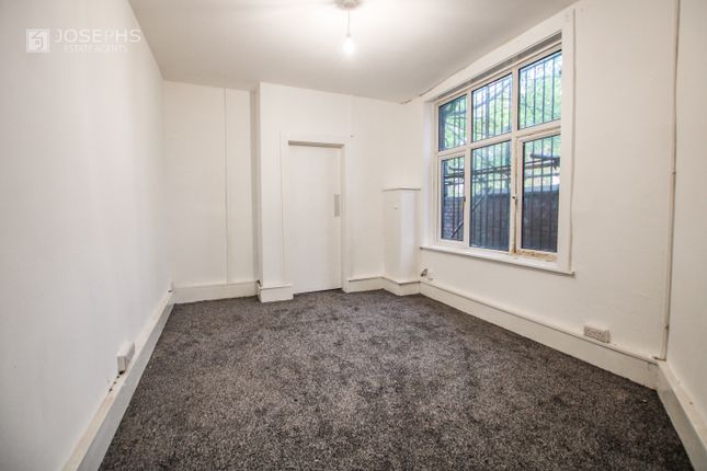 10, Bromwich Street, Bolton photo 4
