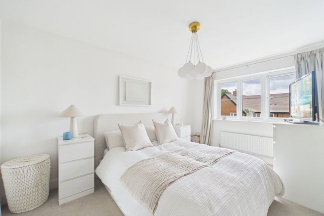 6 Willowherb Drive, Horsham photo 4