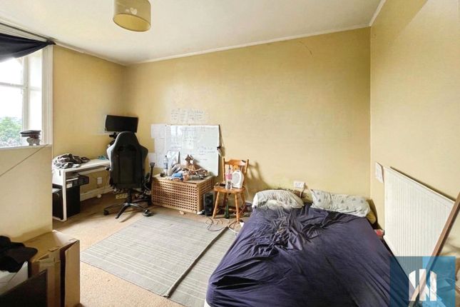 Room 4, 65, Woodhouse Hill, Huddersfield photo 2