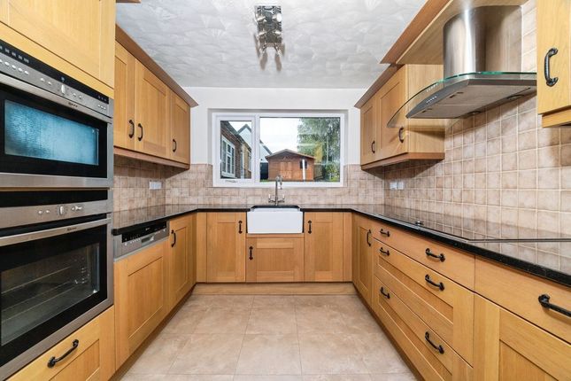8, Maple Avenue, Grimsby photo 4