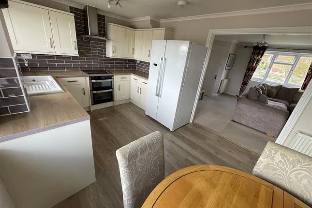 48, Glebelands, Merriott photo 3