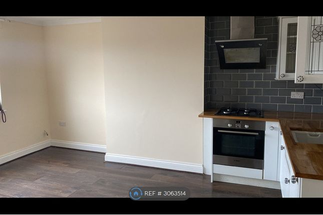 Flat A London Road, North Cheam Sutton, London photo 4