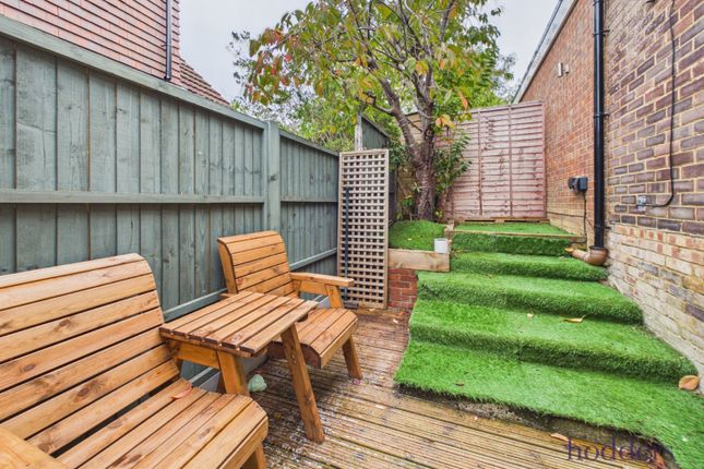 19, Row Hill, Surrey photo 3