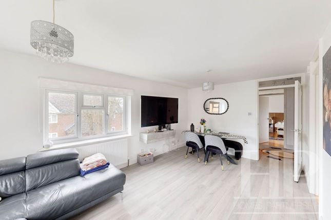 Flat for sale in Holman Close, Crawley