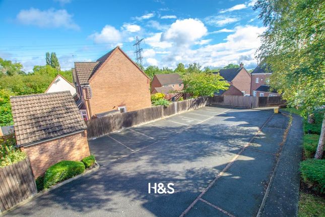 50 Ratcliffe Avenue - Car Park.Jpg
