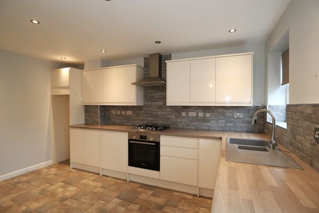 9, Moorhen Close, Witham St Hughs photo 3