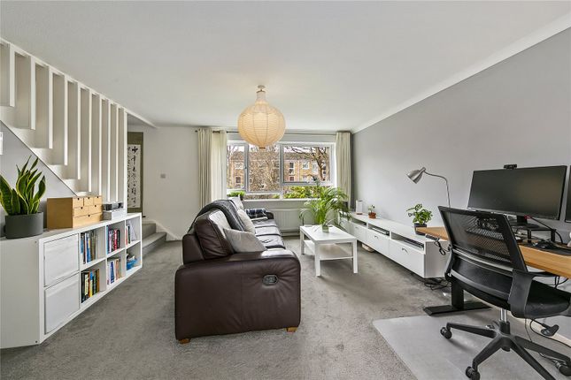 75, Harrowdene Gardens, Teddington photo 2