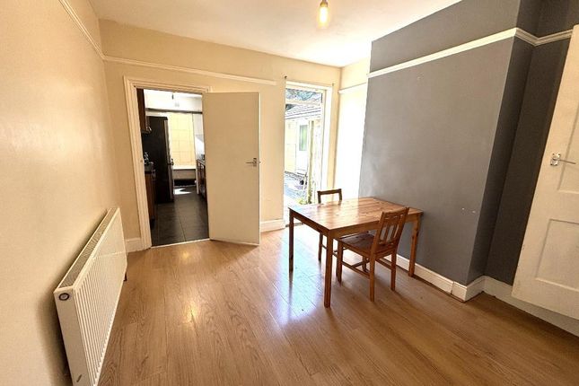 65, Oak Road, Luton photo 2