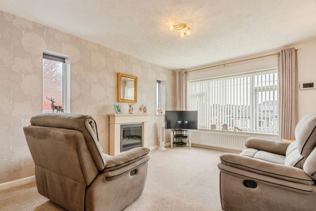 35, Crow Wood Avenue, Lancashire photo 2