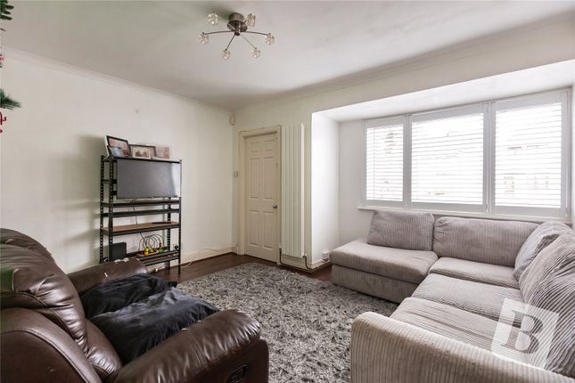 28, Elm Park Avenue, Hornchurch photo 3