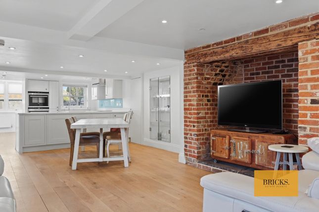 2, Chapel Lane, Chigwell photo 4