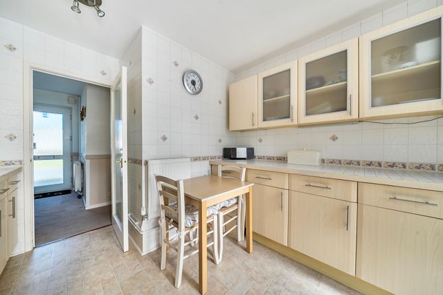 2 Sudbury Close, Bognor Regis photo 4