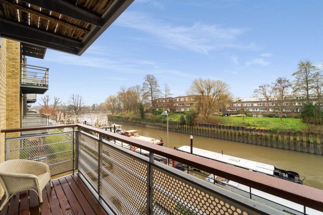 Flat for sale in Point Wharf Lane, Ferry Quays, Brentford