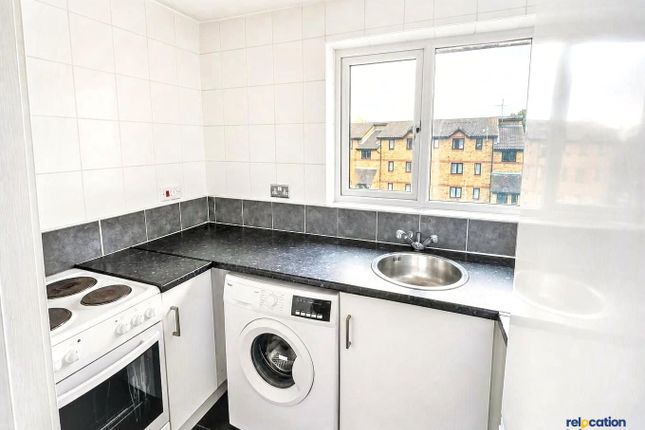 Flat 10, Hilary Court, London photo 5