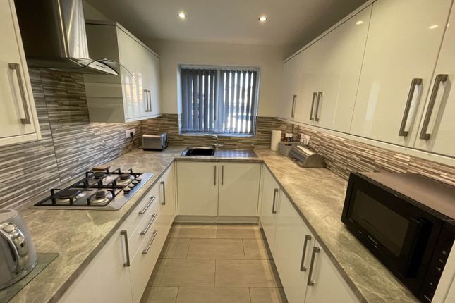 57, Birchwood, Oldham photo 3