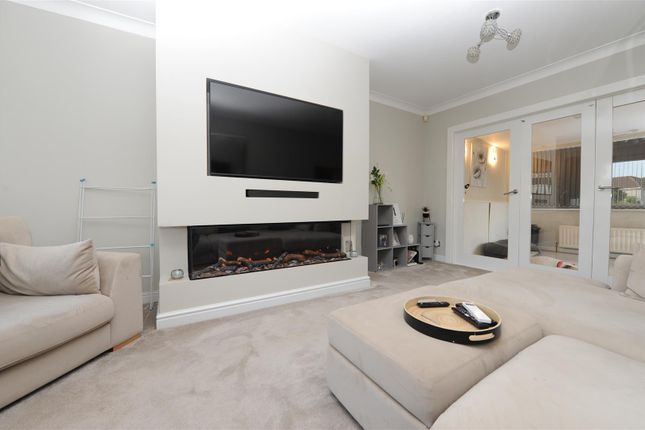 3, Plumpton Drive, Bradford photo 5