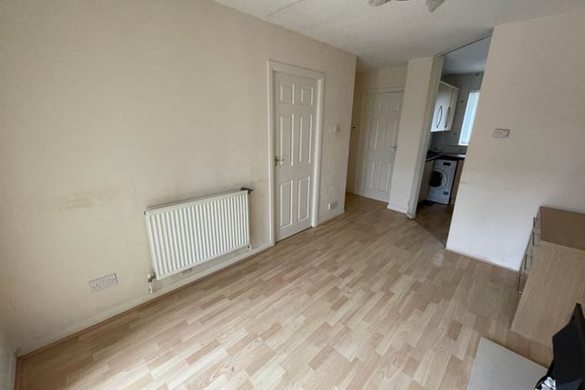 37, Redwood, Oldham photo 4