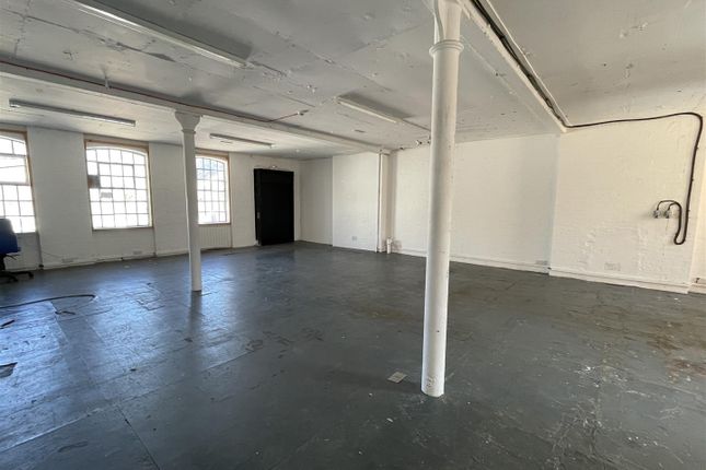 Commercial property to let in Darnley Road, Hackney, London