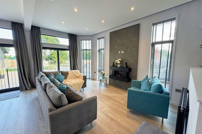 58 Woodlands, Weybridge Park Estate, Addlestone photo 2