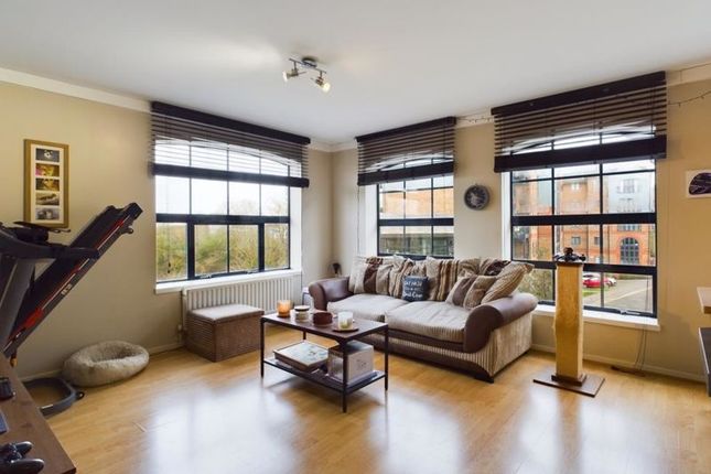 Flat for sale in Whitefriars Wharf, Tonbridge