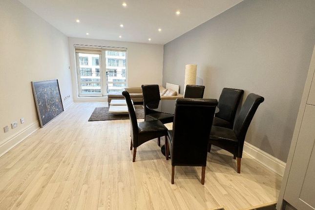 32, Warren House, London photo 2