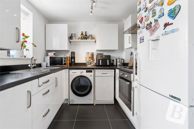 18, Warwick Crescent, Essex photo 3