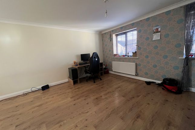 71, Baldock Drive, KING'S LYNN photo 3