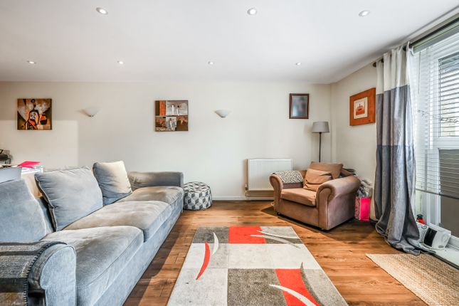 460 Wandsworth Road, London photo 2