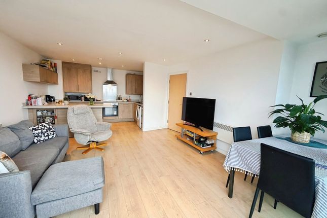 2-bed flat on K2, Leeds, £1,550/mo