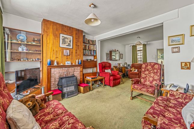 32, Sheep Walk, Shepperton photo 2