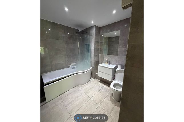 Flat, Abbey Court Hale Lane, Edgware photo 4