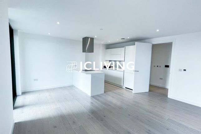 Thumbnail Flat to rent in City North, London